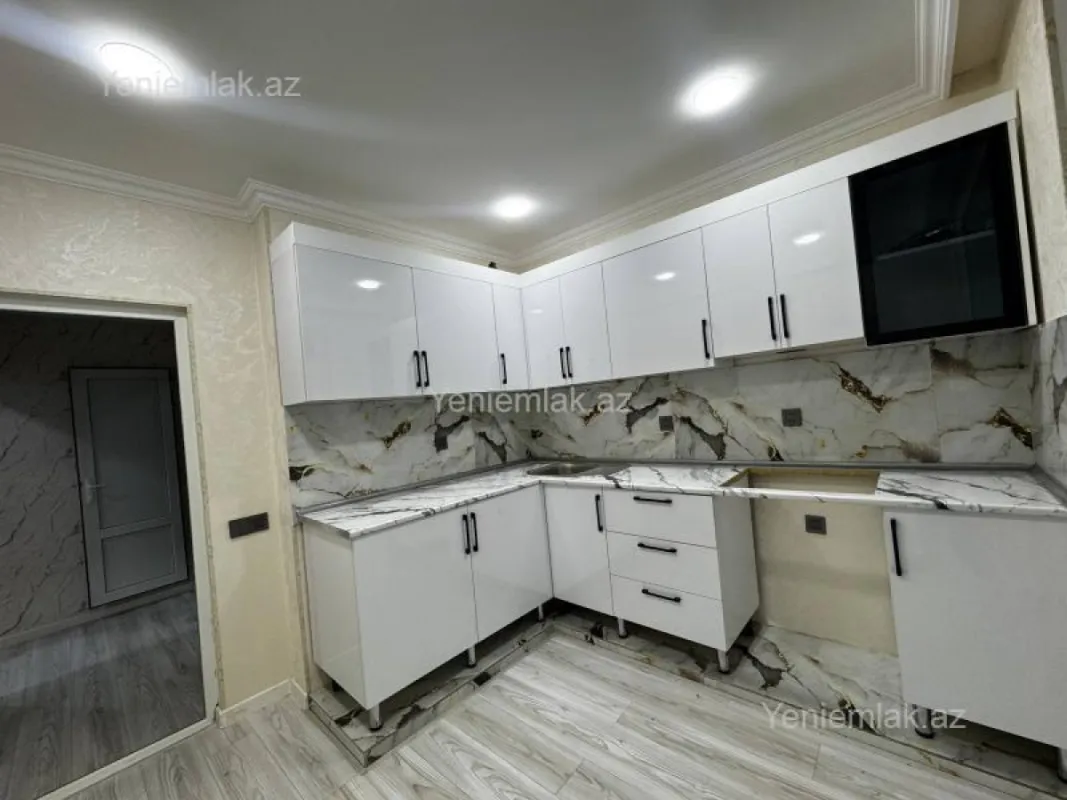 Satılır 3 otaqlı köhnə tikili 82 m²