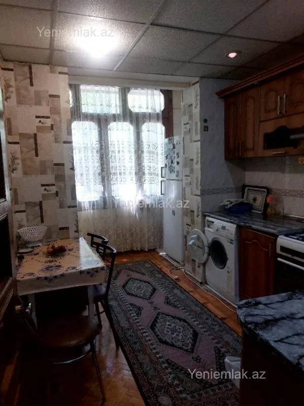 Satılır 4 otaqlı köhnə tikili 85 m²