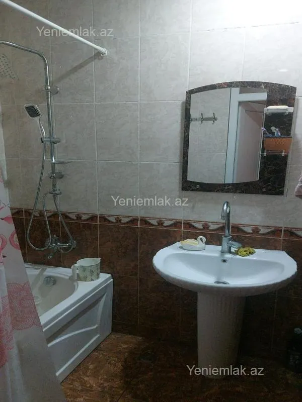 Satılır 5 otaqlı köhnə tikili 130 m²