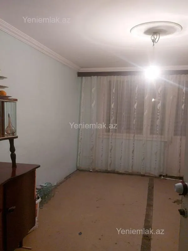 Satılır 5 otaqlı köhnə tikili 130 m²