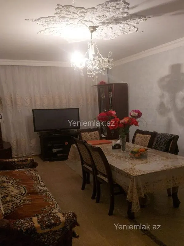 Satılır 5 otaqlı köhnə tikili 130 m²