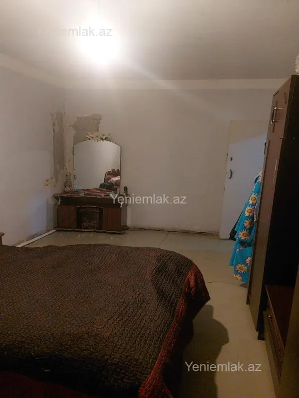 Satılır 5 otaqlı köhnə tikili 130 m²