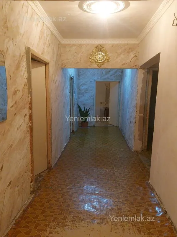 Satılır 5 otaqlı köhnə tikili 130 m²