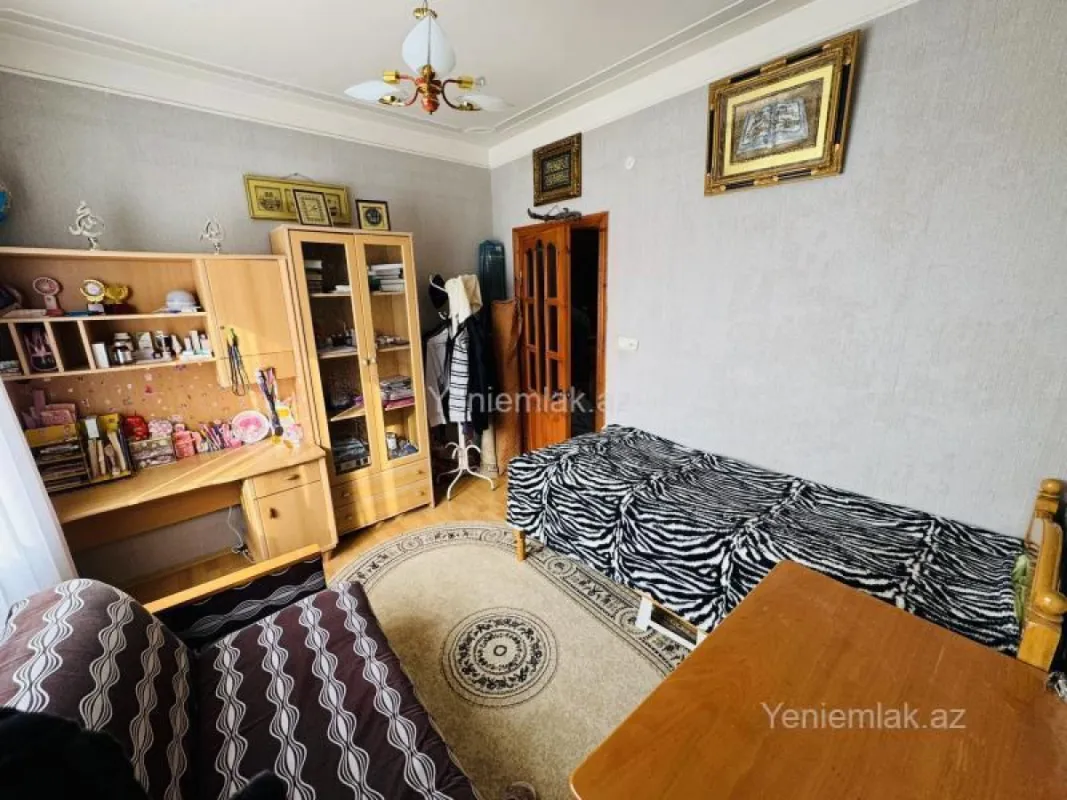 Satılır 3 otaqlı köhnə tikili 80 m²