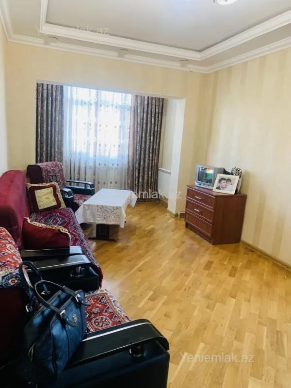 Satılır 4 otaqlı köhnə tikili 120 m²