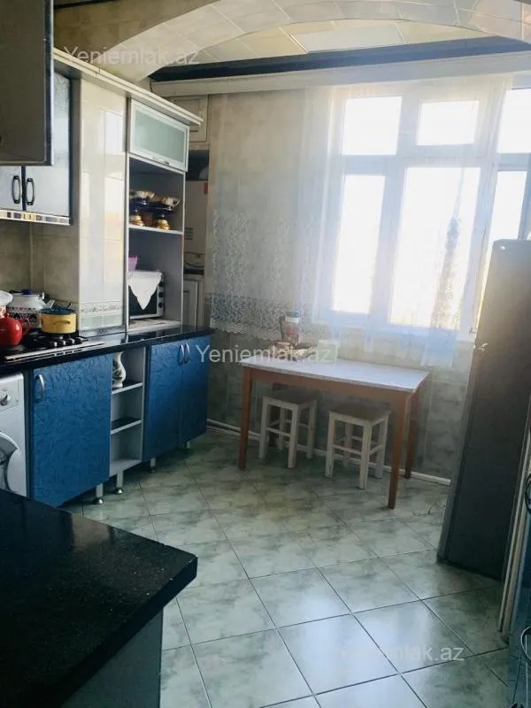 Satılır 4 otaqlı köhnə tikili 120 m²