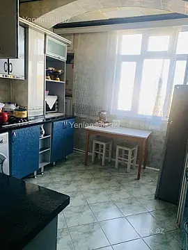 Satılır 4 otaqlı köhnə tikili 120 m²