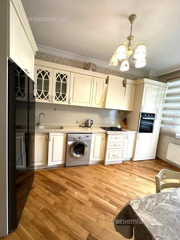 Satılır 4 otaqlı yeni tikili 140 m²