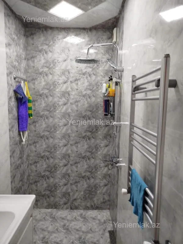 Satılır 2 otaqlı köhnə tikili 56 m²