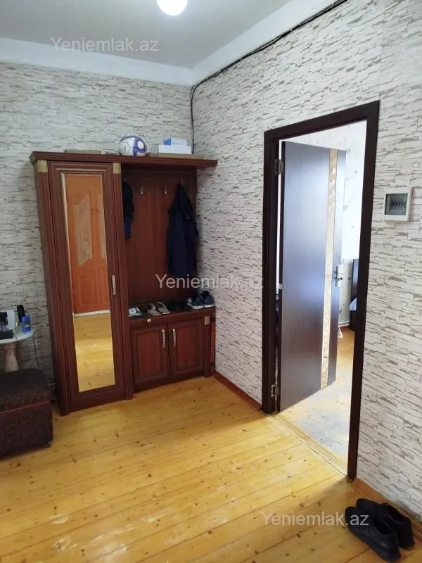 Satılır 2 otaqlı köhnə tikili 56 m²