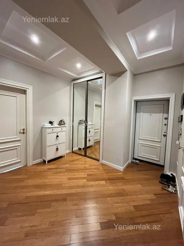 Satılır 3 otaqlı yeni tikili 110 m²