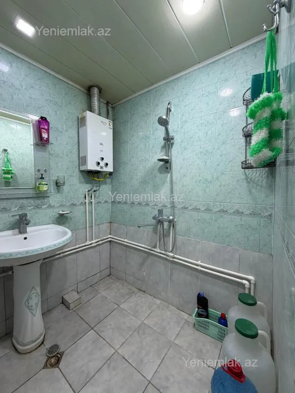 Satılır 5 otaqlı köhnə tikili 120 m²