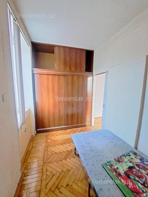 Satılır 1 otaqlı köhnə tikili 36 m²