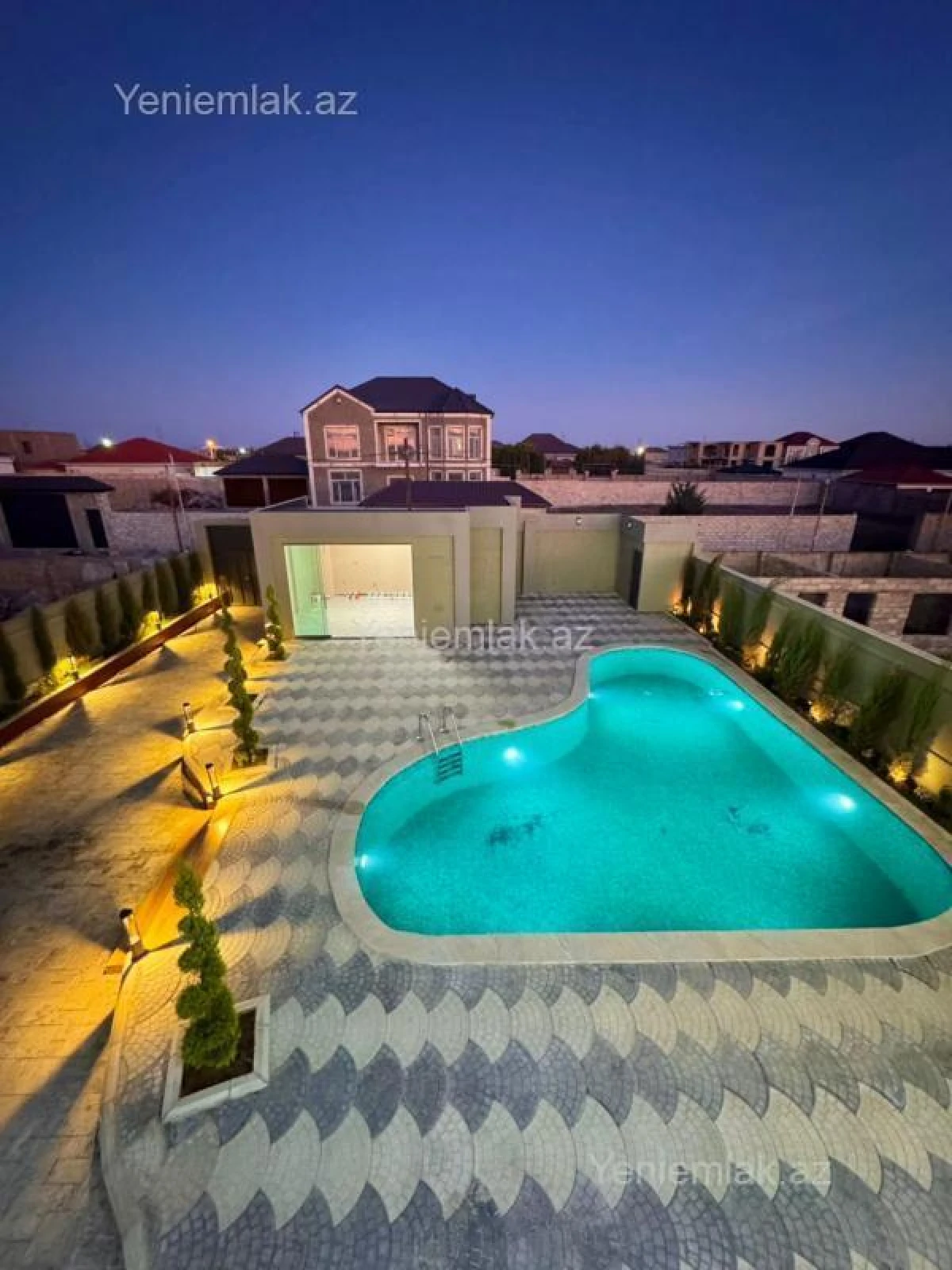 Satılır 6 otaqlı həyət evi 350 m²