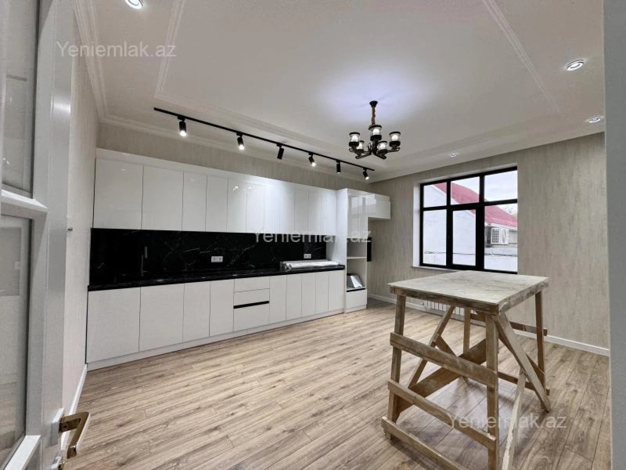 Satılır 4 otaqlı həyət evi 200 m²