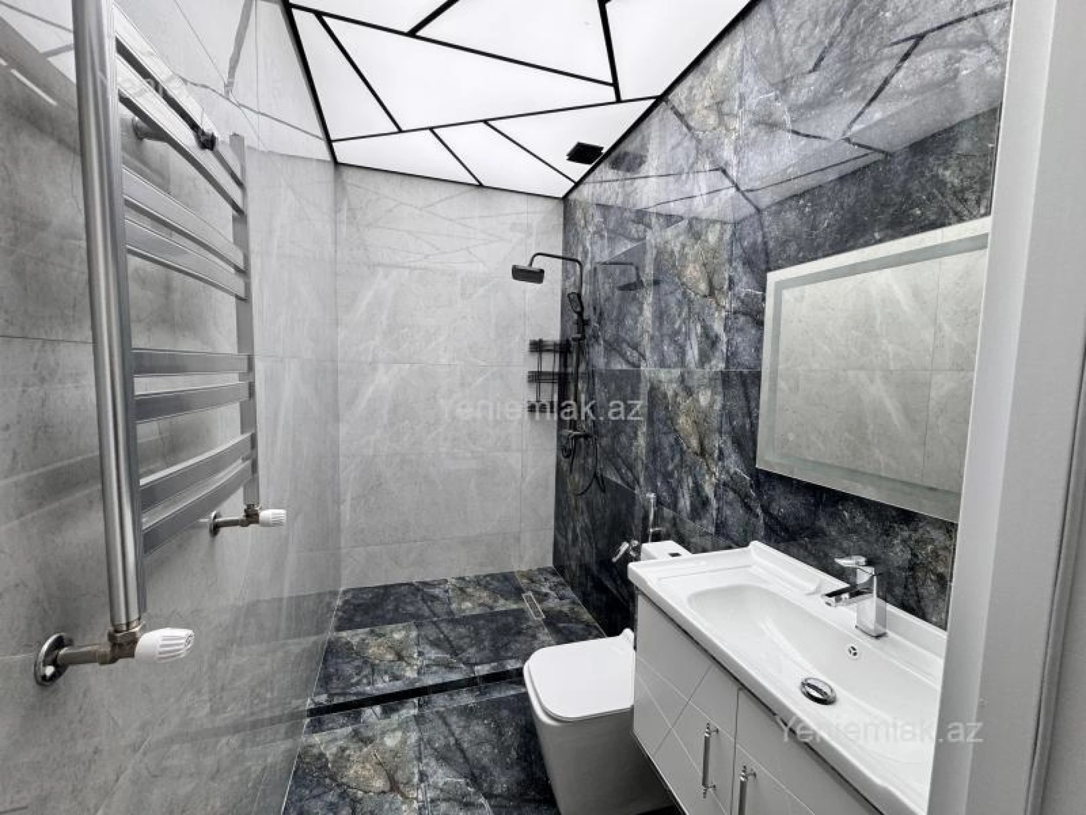 Satılır 4 otaqlı həyət evi 200 m²