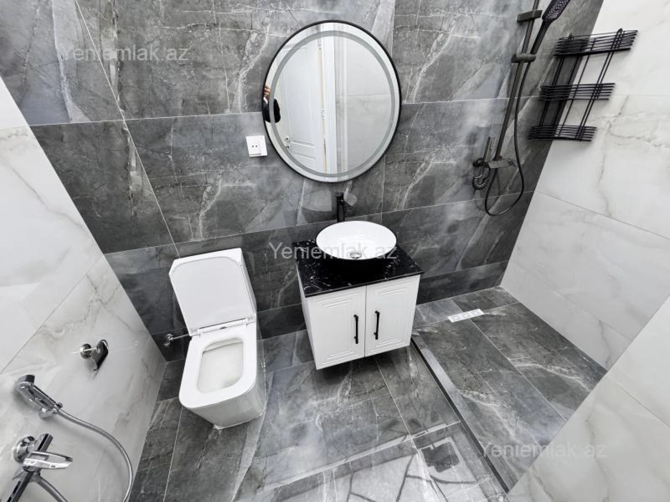 Satılır 4 otaqlı həyət evi 200 m²