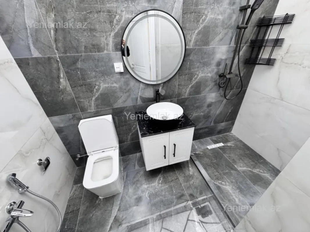 Satılır 4 otaqlı həyət evi 200 m²