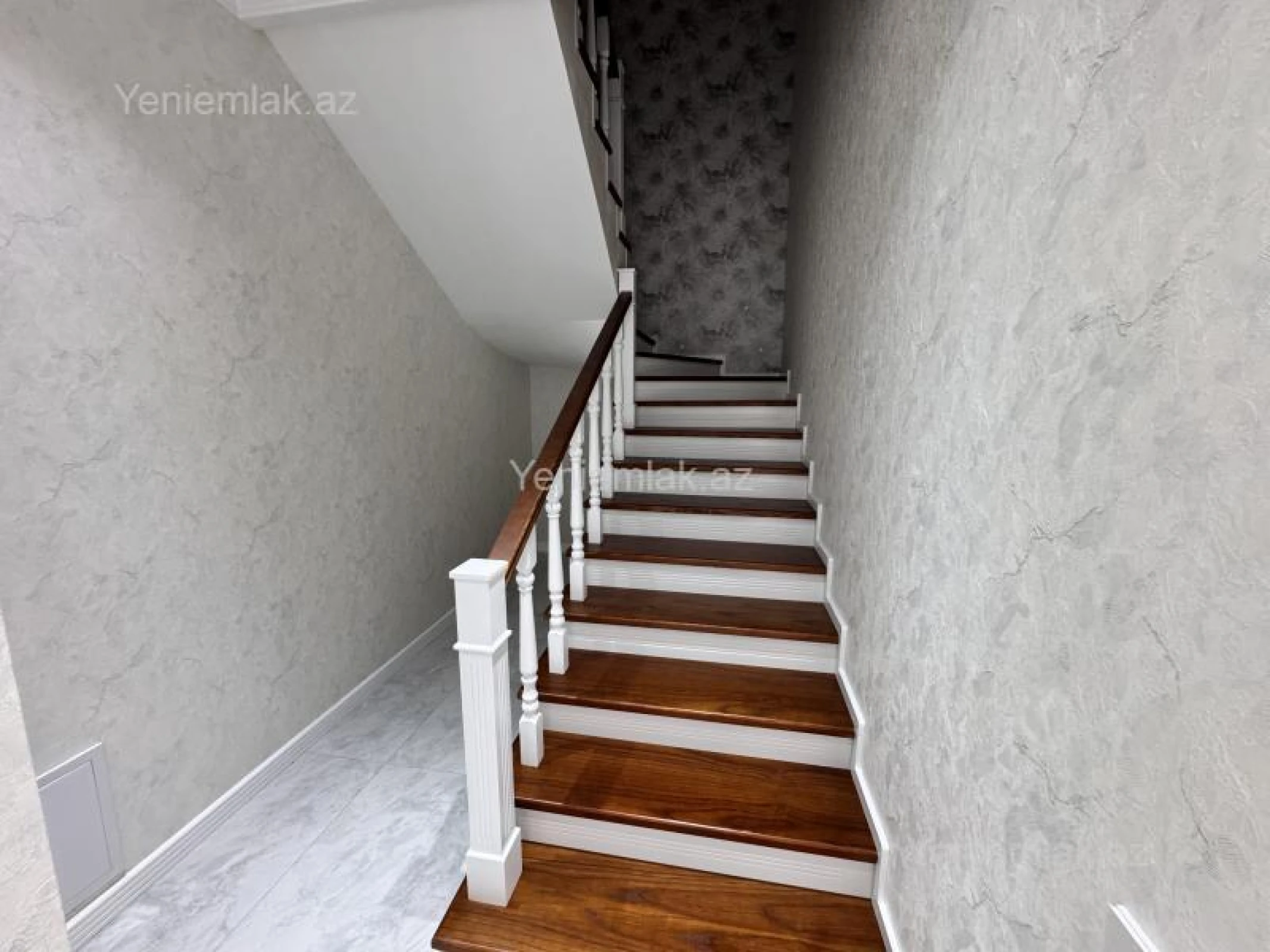 Satılır 4 otaqlı həyət evi 200 m²