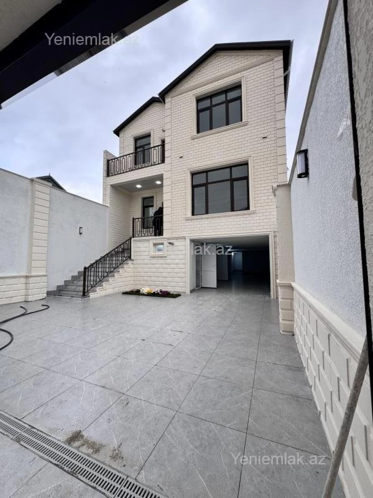 Satılır 4 otaqlı həyət evi 200 m²