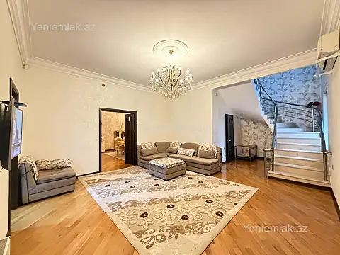 Satılır 9 otaqlı həyət evi 360 m²