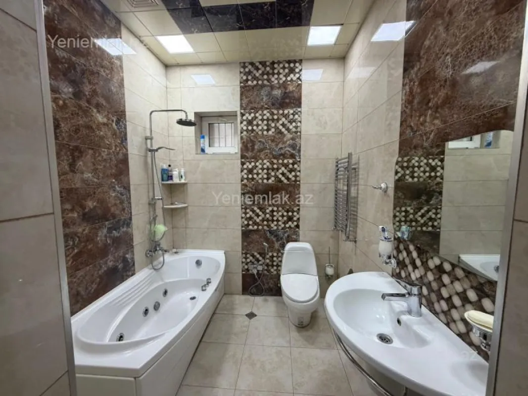 Satılır 9 otaqlı həyət evi 360 m²