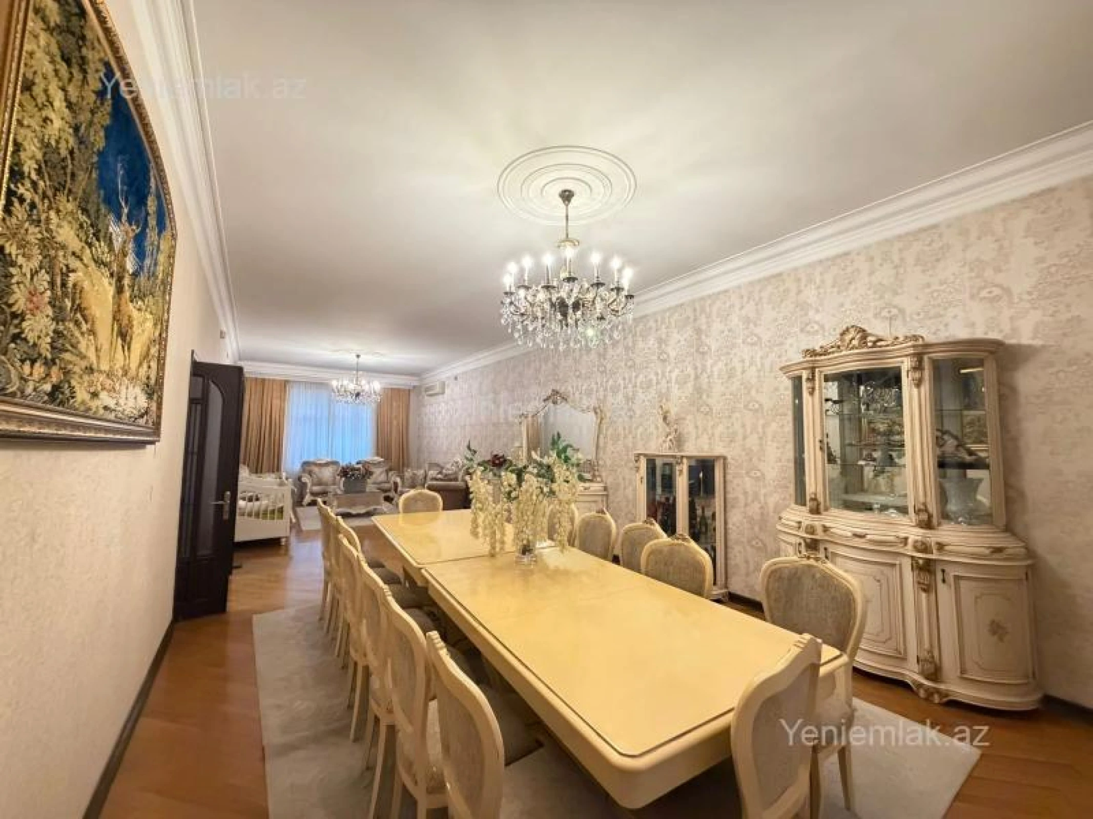 Satılır 9 otaqlı həyət evi 360 m²