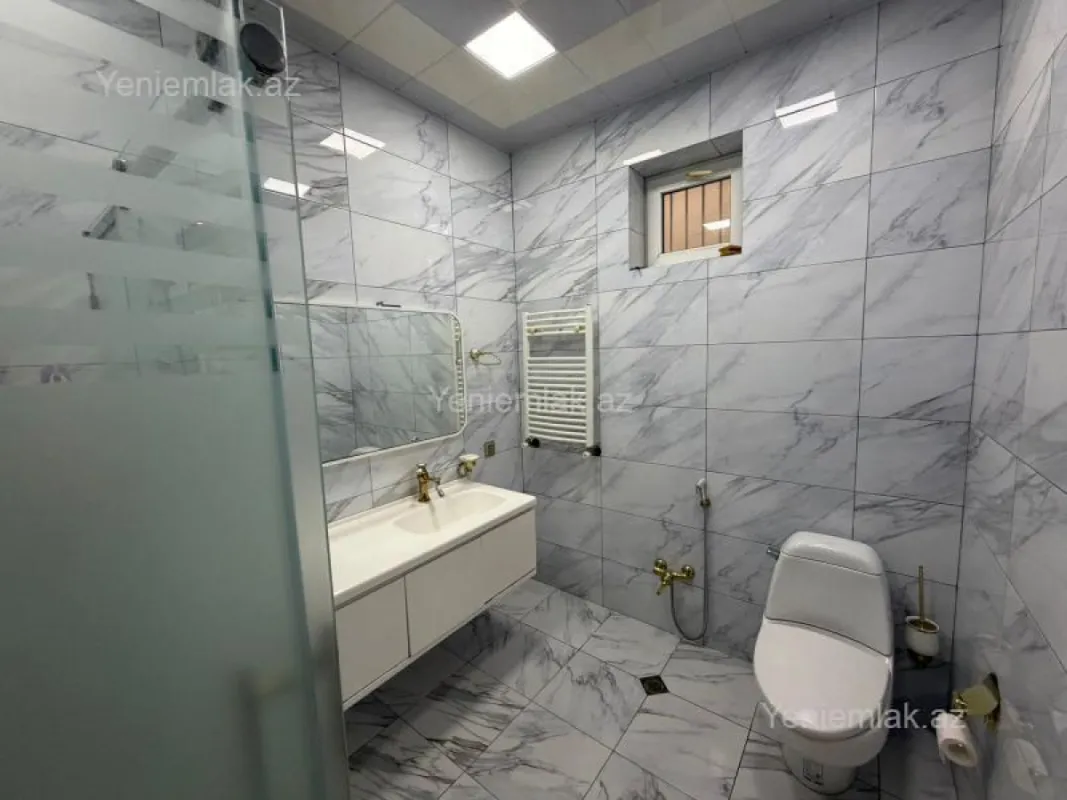 Satılır 9 otaqlı həyət evi 360 m²