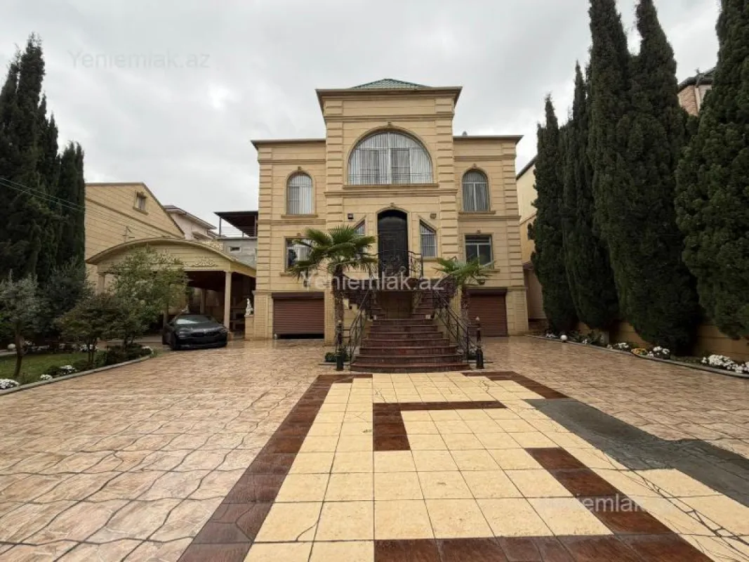 Satılır 9 otaqlı həyət evi 360 m²