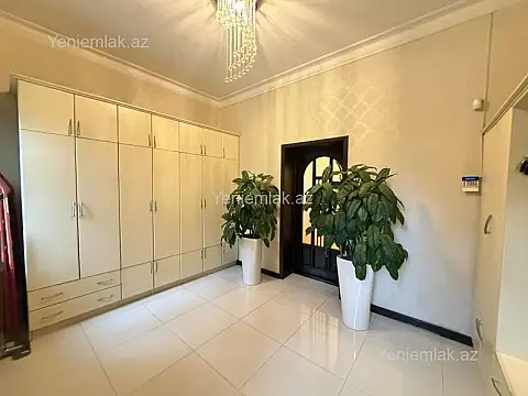 Satılır 9 otaqlı həyət evi 360 m²