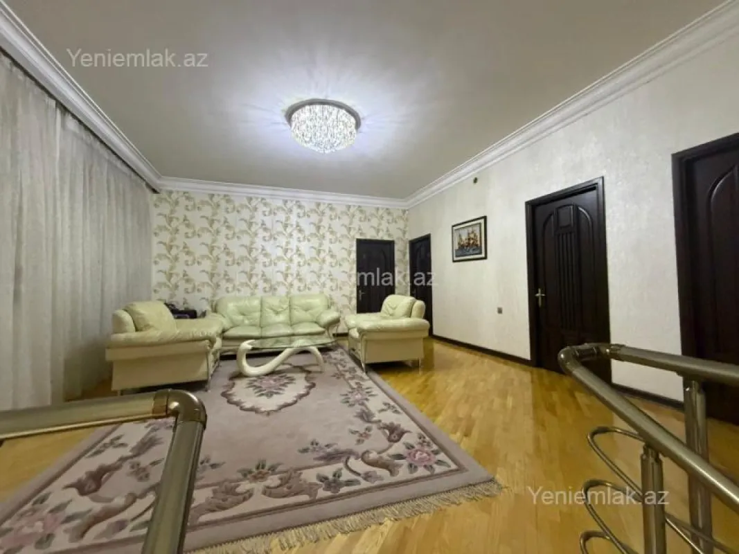 Satılır 9 otaqlı həyət evi 360 m²