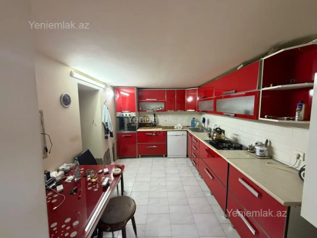 Satılır 9 otaqlı həyət evi 360 m²