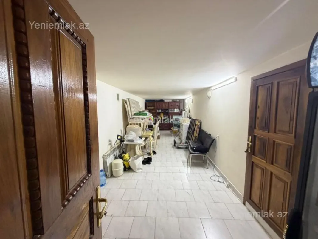 Satılır 9 otaqlı həyət evi 360 m²