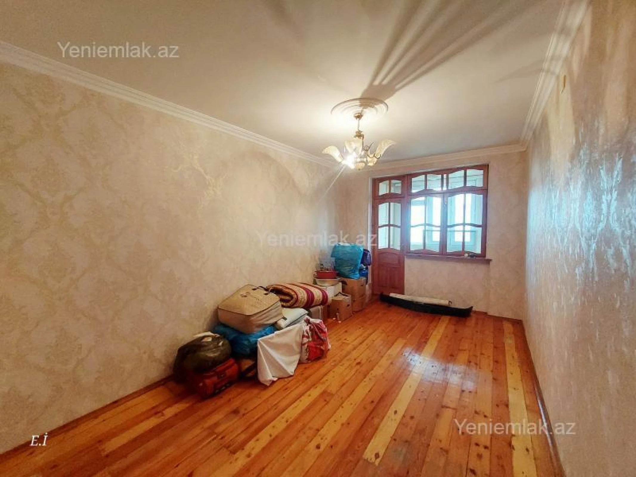 Satılır 3 otaqlı köhnə tikili 75 m²