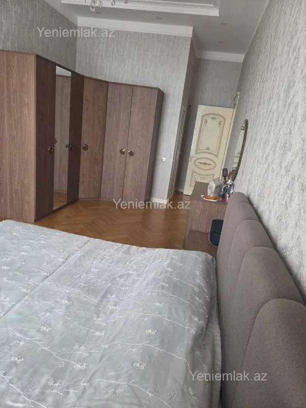 Satılır 7 otaqlı həyət evi 480 m²