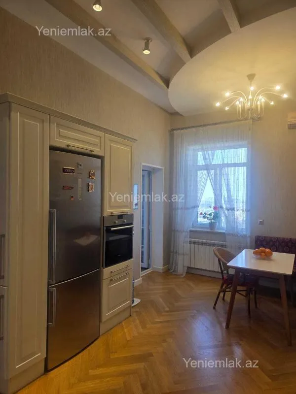 Satılır 7 otaqlı həyət evi 480 m²
