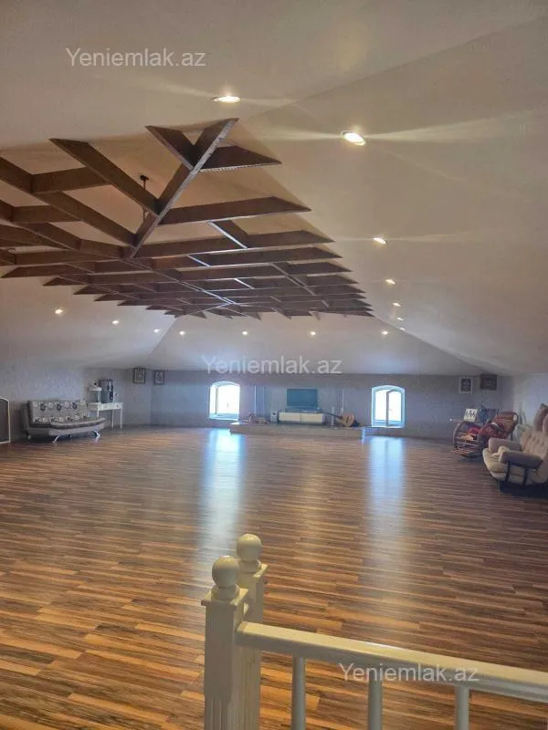 Satılır 7 otaqlı həyət evi 480 m²