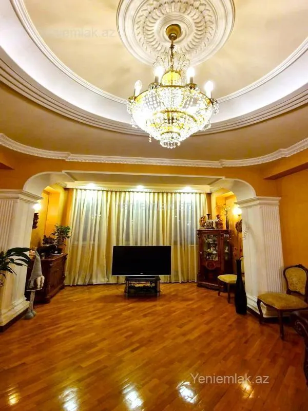 Satılır 3 otaqlı yeni tikili 125 m²