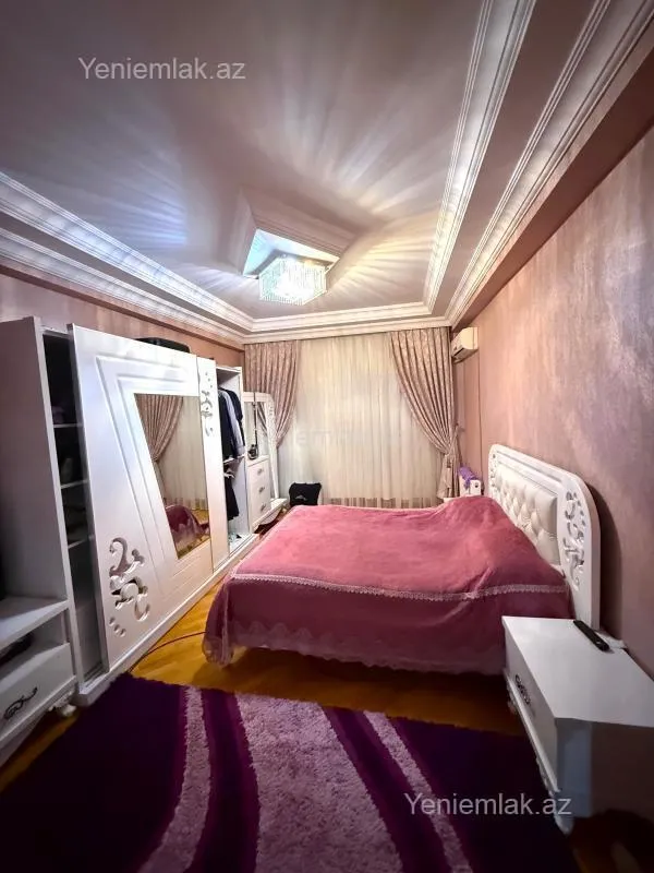Satılır 3 otaqlı yeni tikili 130 m²