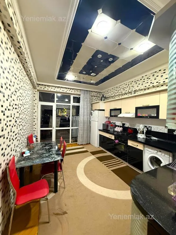 Satılır 3 otaqlı yeni tikili 130 m²