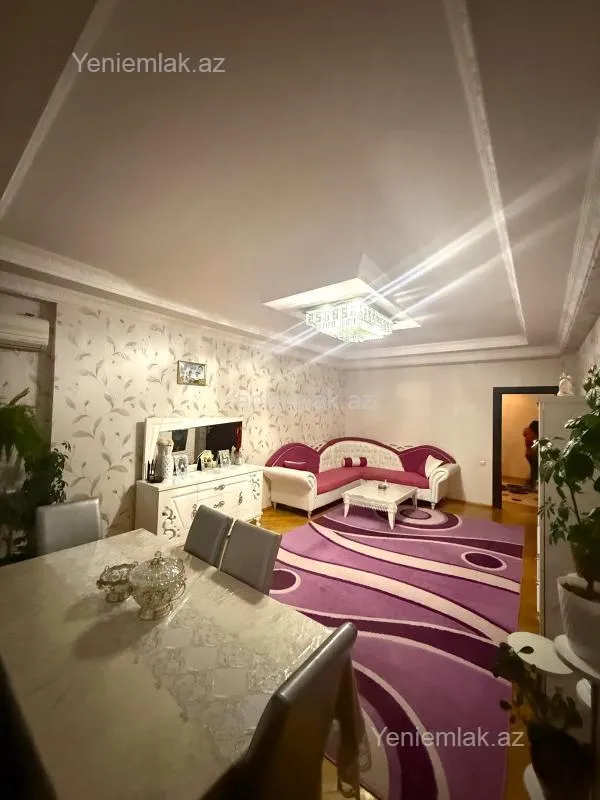 Satılır 3 otaqlı yeni tikili 130 m²