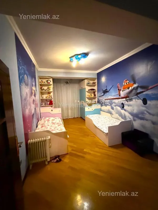 Satılır 3 otaqlı yeni tikili 130 m²