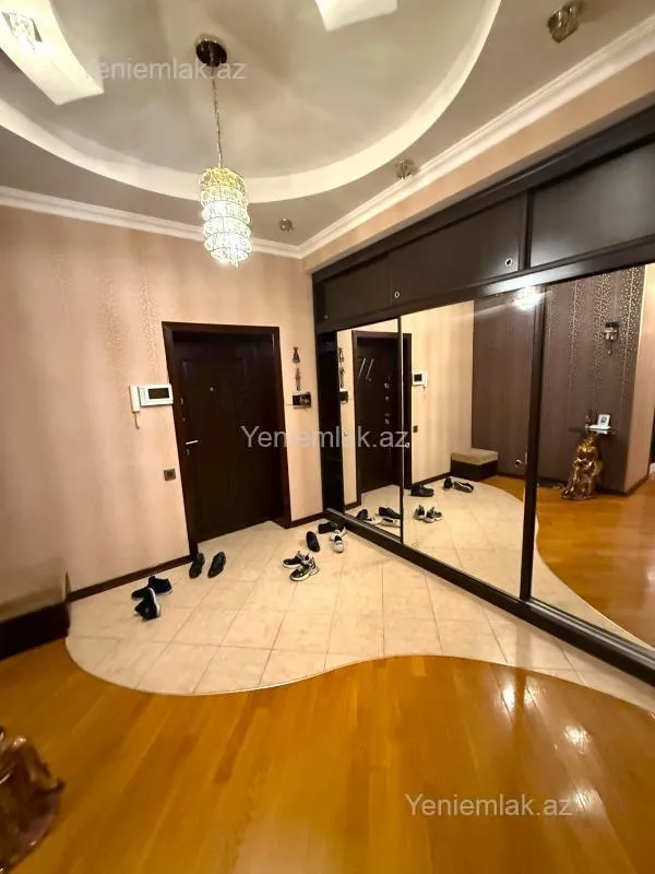 Satılır 3 otaqlı yeni tikili 130 m²