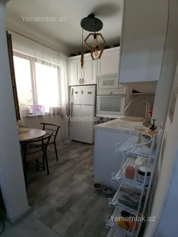 Satılır 2 otaqlı köhnə tikili 55 m²