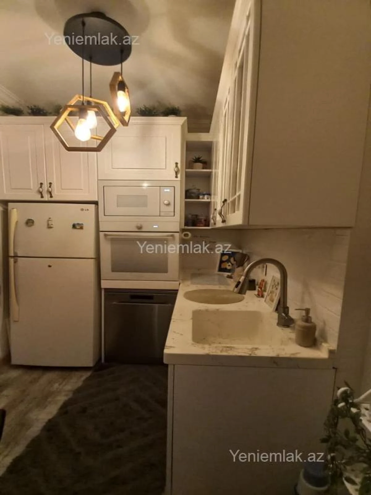 Satılır 2 otaqlı köhnə tikili 55 m²