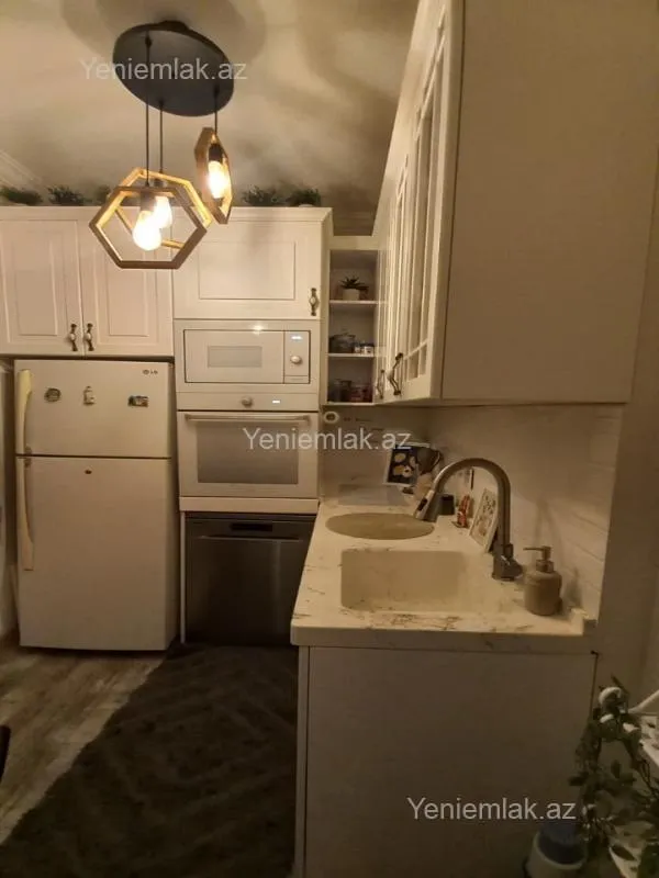 Satılır 2 otaqlı köhnə tikili 55 m²