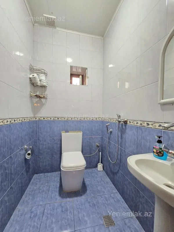 Satılır 7 otaqlı həyət evi 230 m²