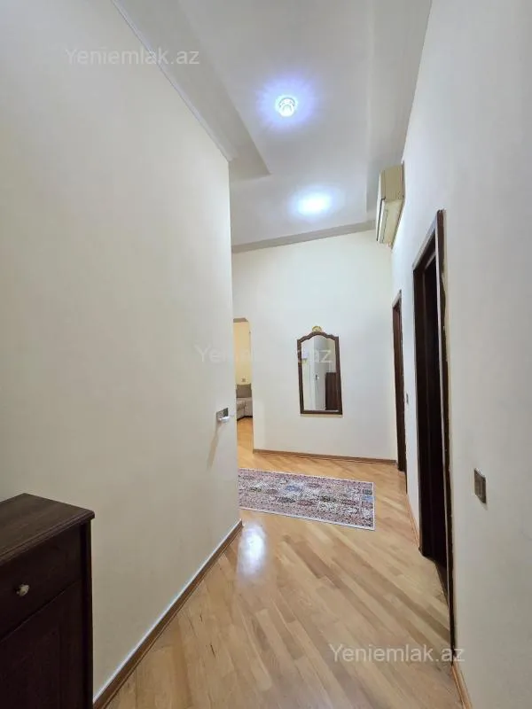 Satılır 7 otaqlı həyət evi 230 m²