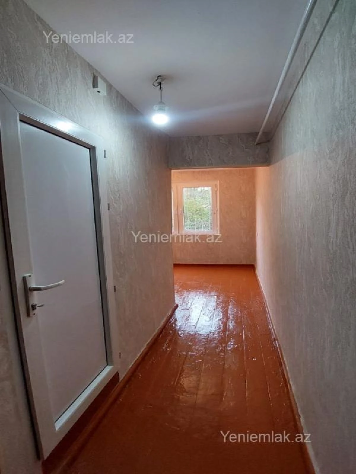 Satılır 1 otaqlı köhnə tikili 32 m²