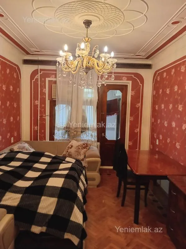 Satılır 5 otaqlı köhnə tikili 125 m²